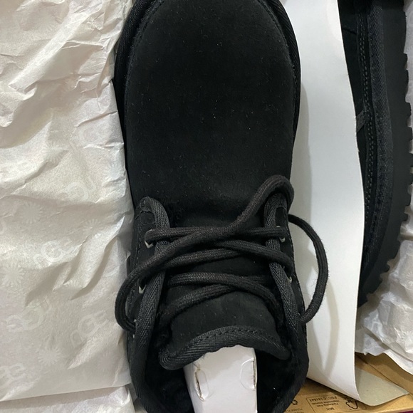 Hello, it is a new size .5 women's shoe - Picture 5 of 8